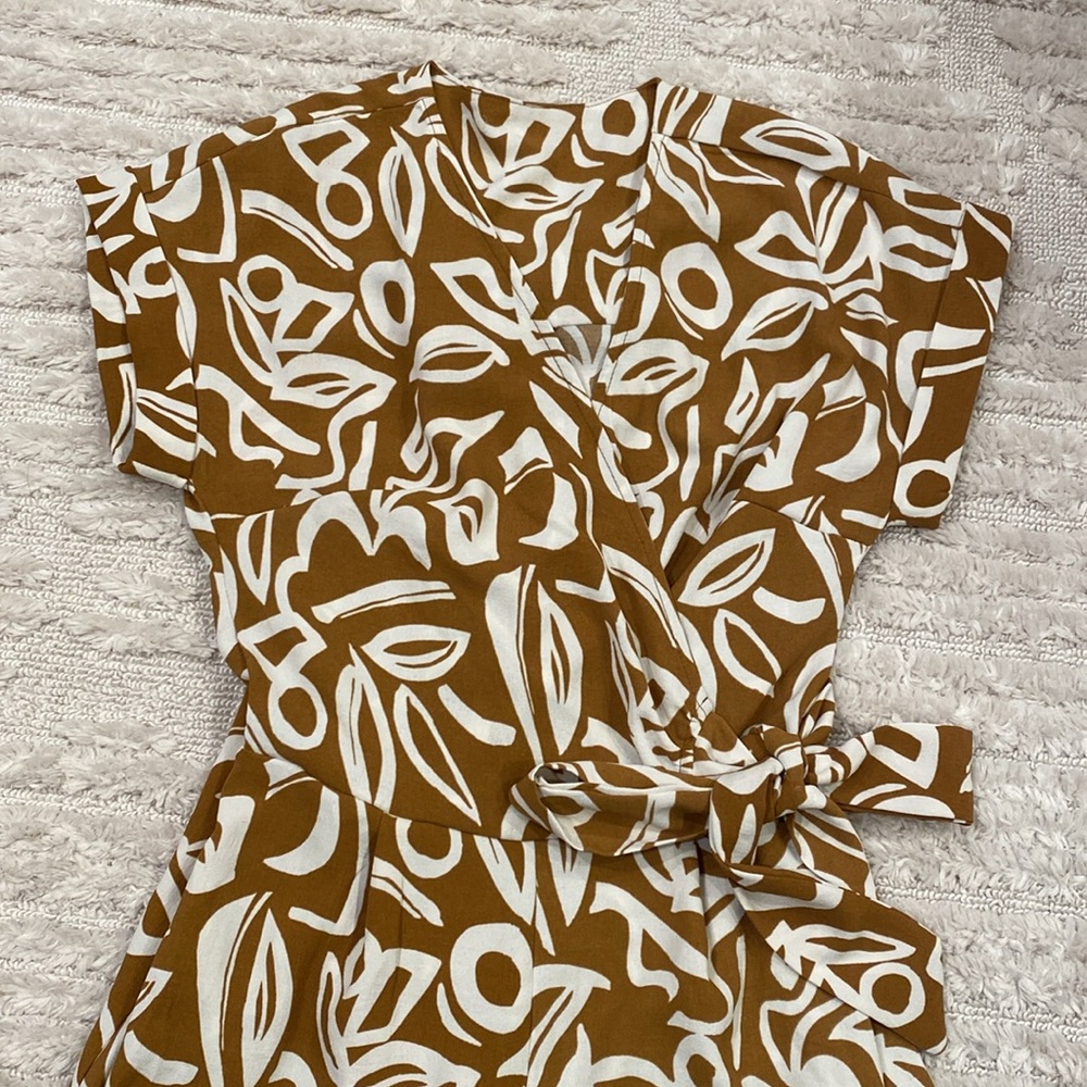 Macy’s Patterned Jumpsuit Sz S - Picture 2 of 7